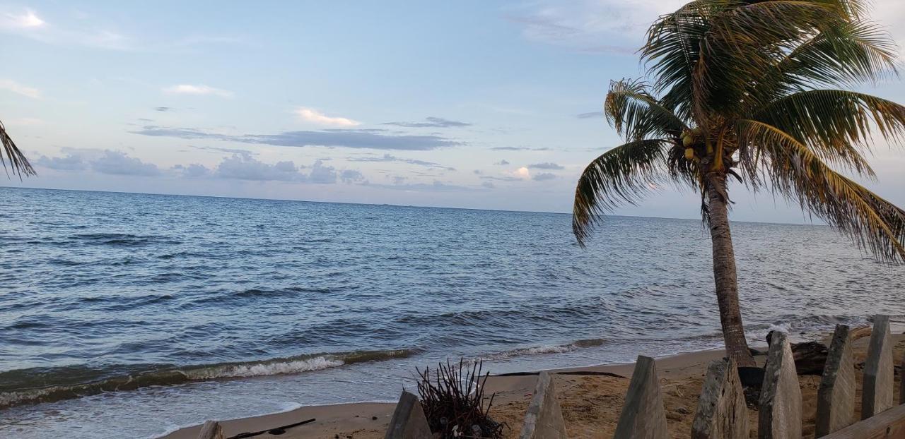 Pal'S On The Beach - Dangriga, Belize Exterior photo