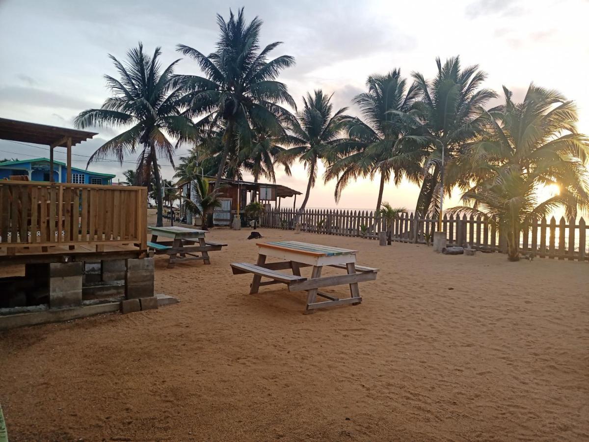 Pal'S On The Beach - Dangriga, Belize Exterior photo