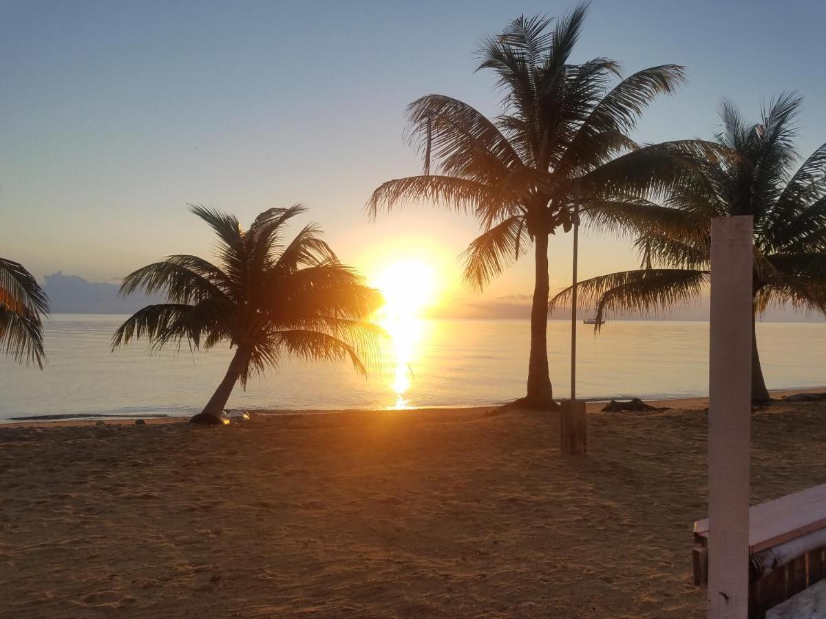 Pal'S On The Beach - Dangriga, Belize Exterior photo